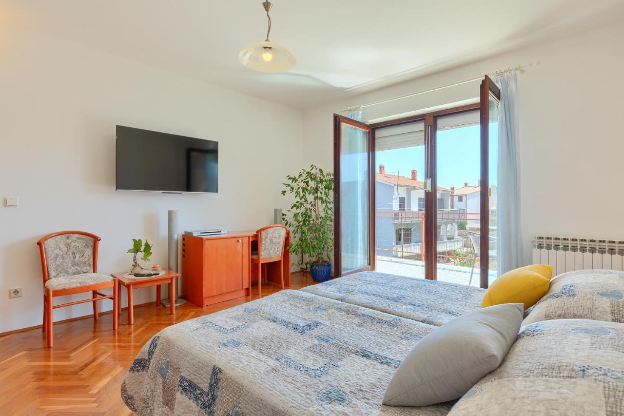 Apartment Christina Pula Bagian luar foto