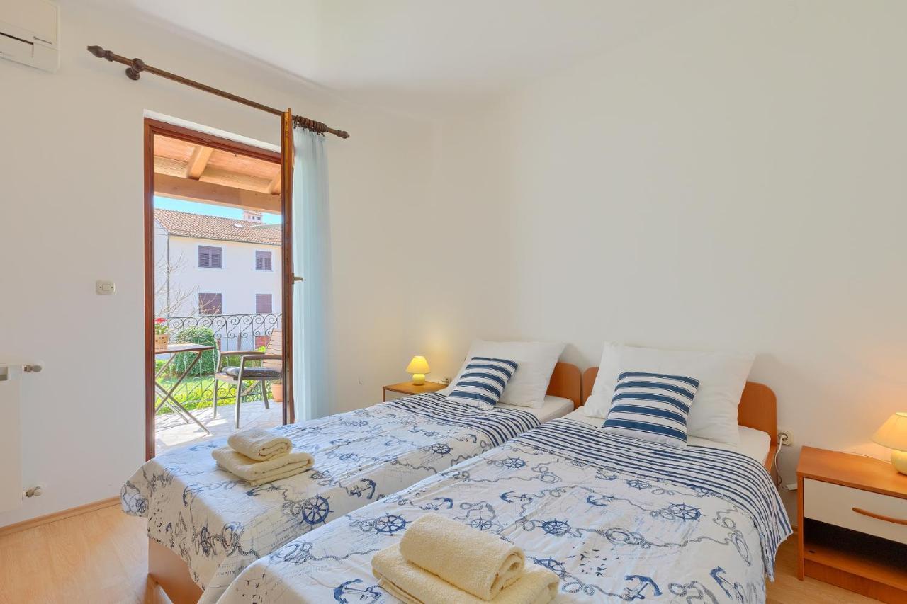 Apartment Christina Pula Bagian luar foto