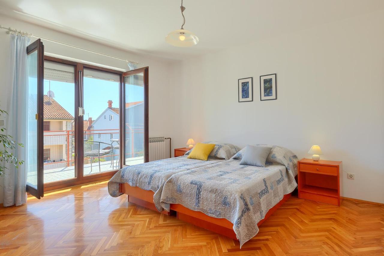 Apartment Christina Pula Bagian luar foto