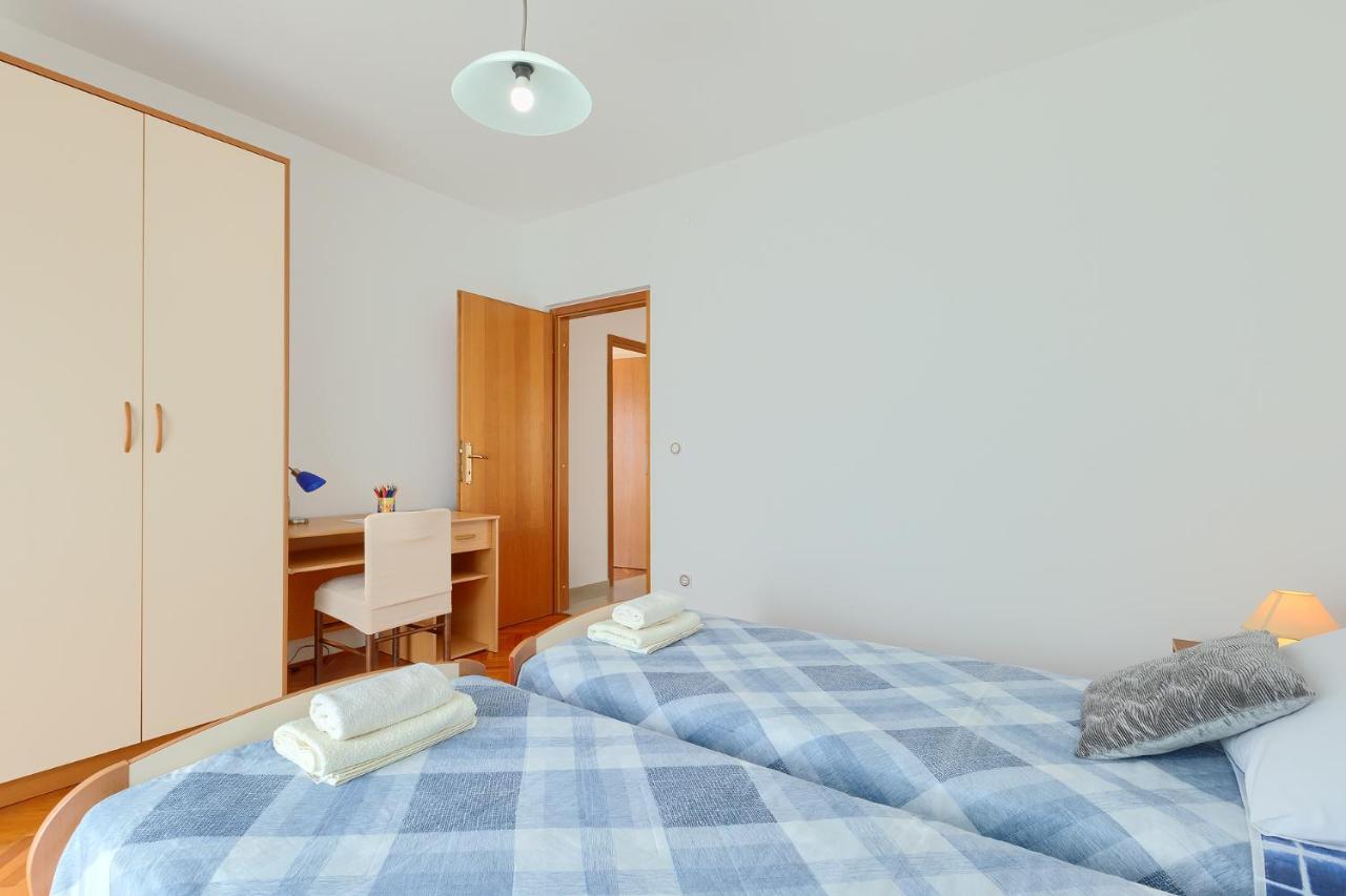 Apartment Christina Pula Bagian luar foto