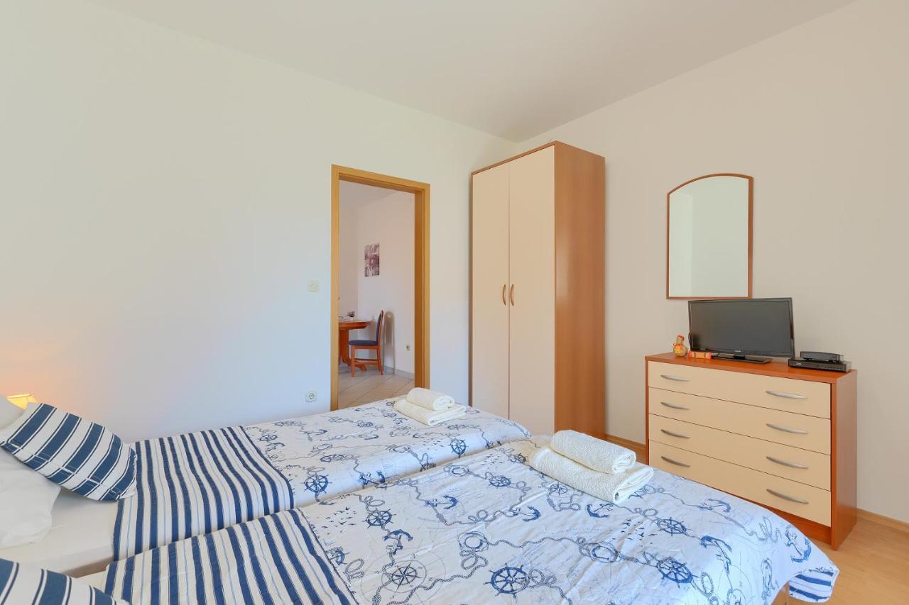 Apartment Christina Pula Bagian luar foto